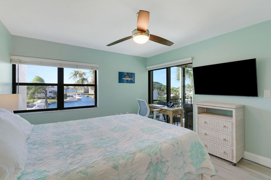 For Sale: $450,000 (2 beds, 2 baths, 998 Square Feet)