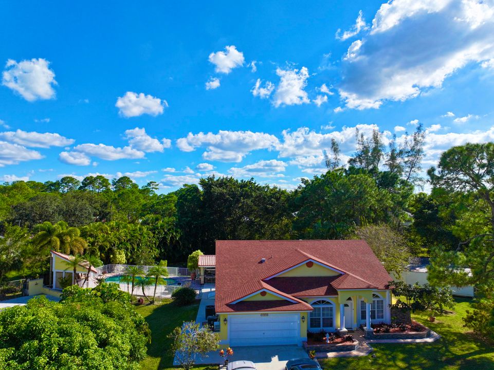 For Sale: $950,000 (3 beds, 2 baths, 2284 Square Feet)