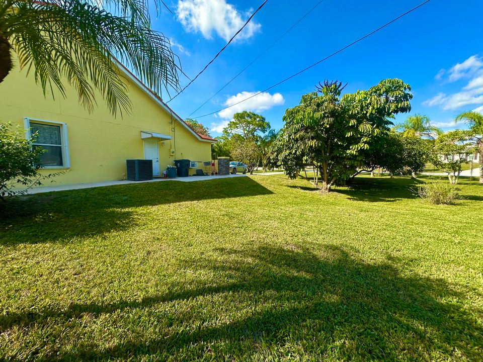 For Sale: $950,000 (3 beds, 2 baths, 2284 Square Feet)