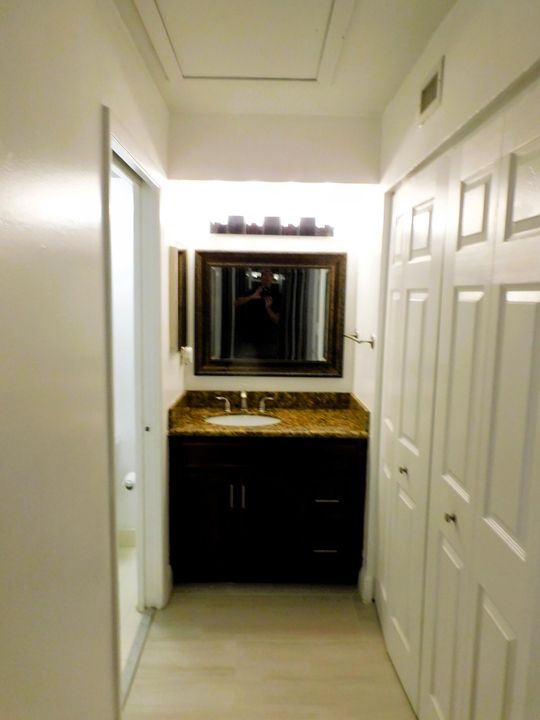 For Rent: $2,200 (2 beds, 2 baths, 975 Square Feet)