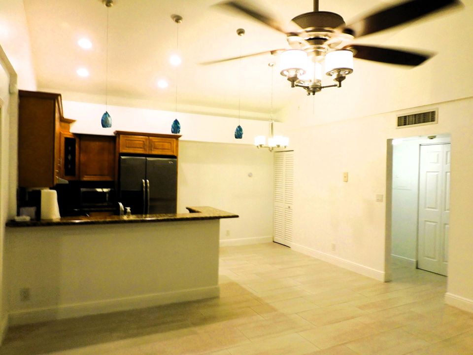 For Rent: $2,200 (2 beds, 2 baths, 975 Square Feet)