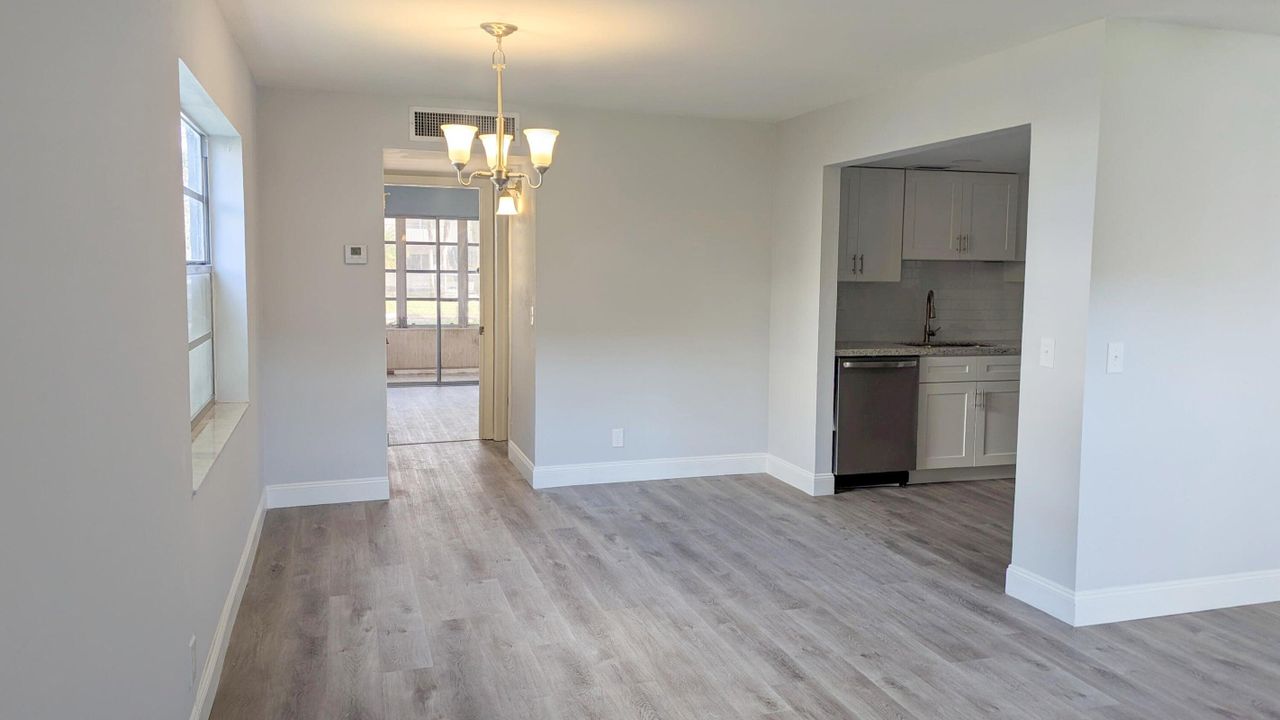 For Sale: $134,900 (1 beds, 1 baths, 760 Square Feet)