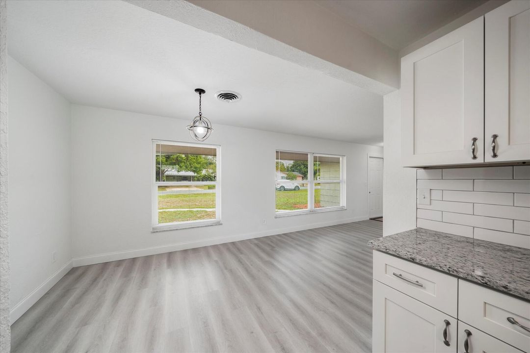 For Sale: $319,900 (2 beds, 2 baths, 1186 Square Feet)