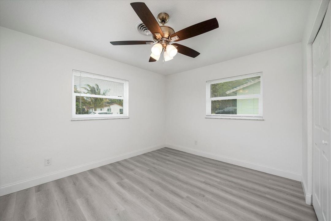 For Sale: $319,900 (2 beds, 2 baths, 1186 Square Feet)