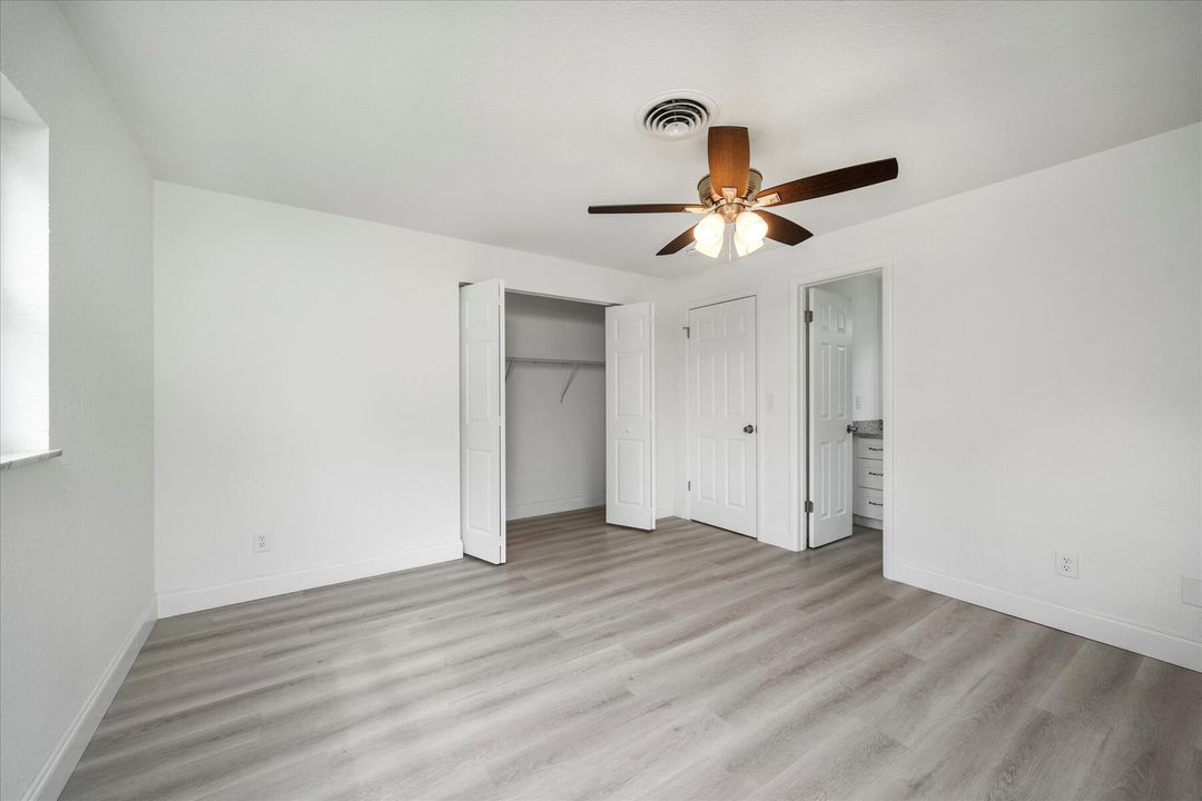 For Sale: $319,900 (2 beds, 2 baths, 1186 Square Feet)