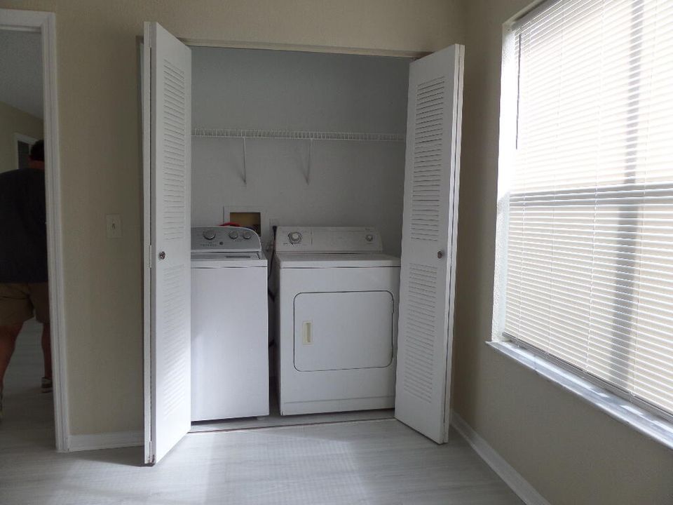 For Sale: $207,000 (2 beds, 2 baths, 1036 Square Feet)