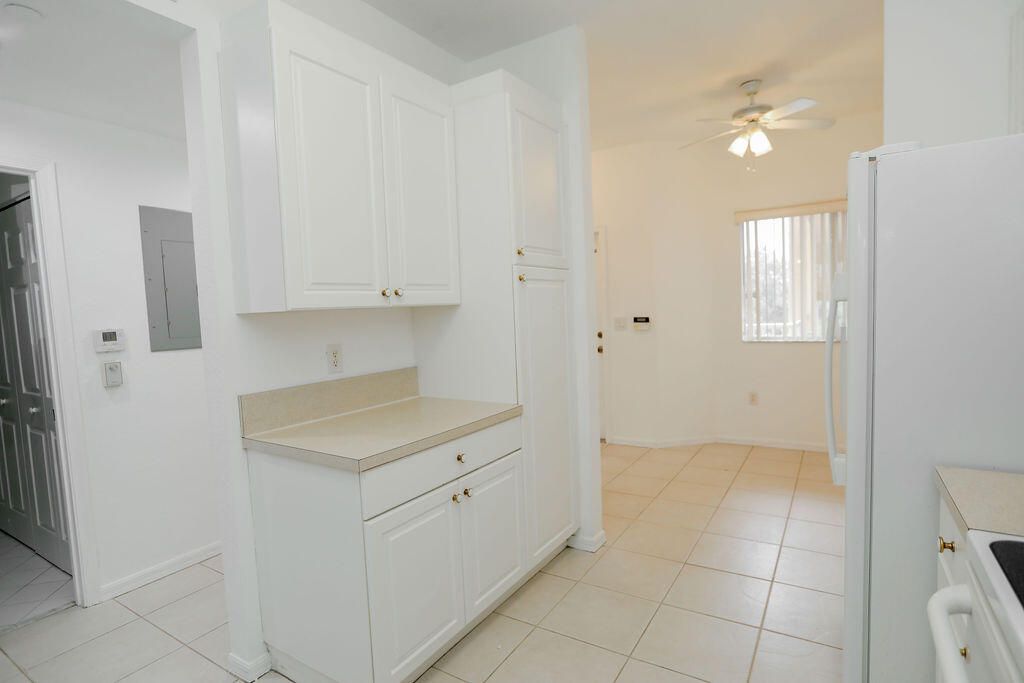 For Sale: $189,999 (2 beds, 2 baths, 1229 Square Feet)