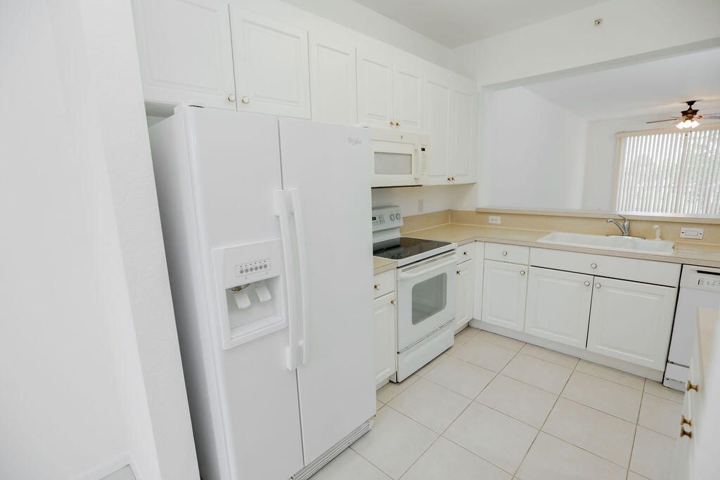 For Sale: $189,999 (2 beds, 2 baths, 1229 Square Feet)