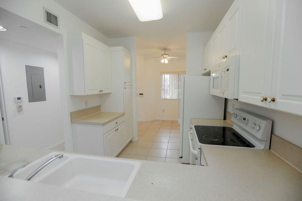 For Sale: $189,999 (2 beds, 2 baths, 1229 Square Feet)