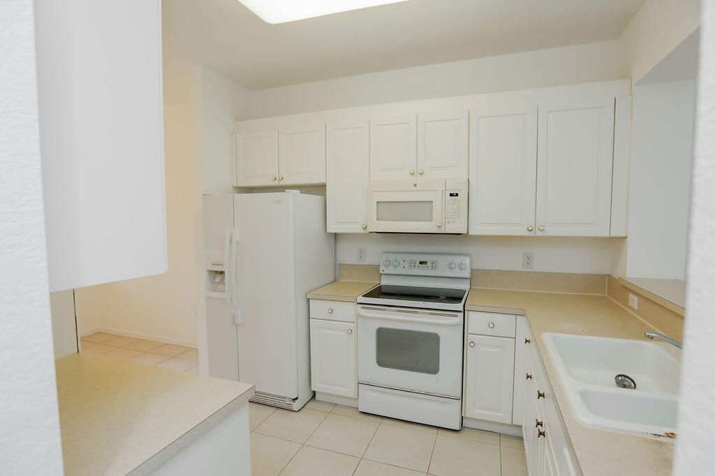 For Sale: $189,999 (2 beds, 2 baths, 1229 Square Feet)