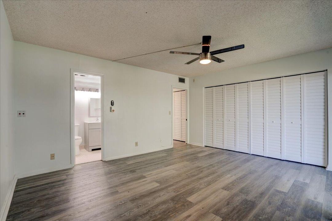 For Sale: $109,770 (1 beds, 1 baths, 738 Square Feet)