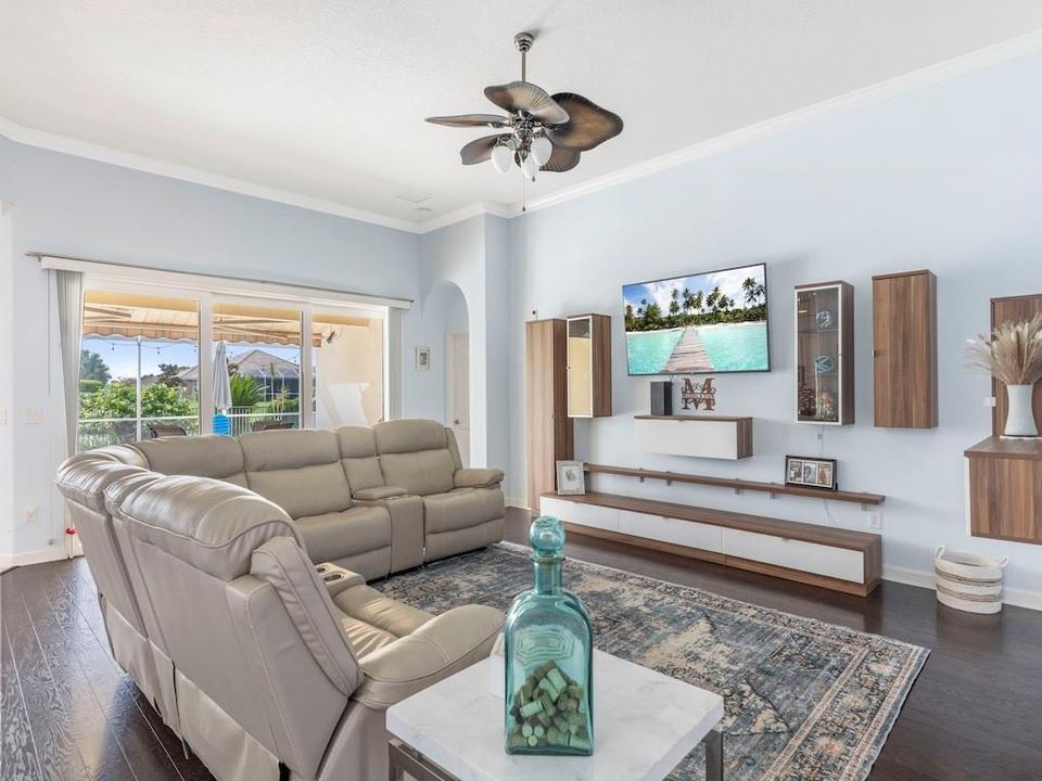 Active With Contract: $645,000 (4 beds, 2 baths, 2492 Square Feet)