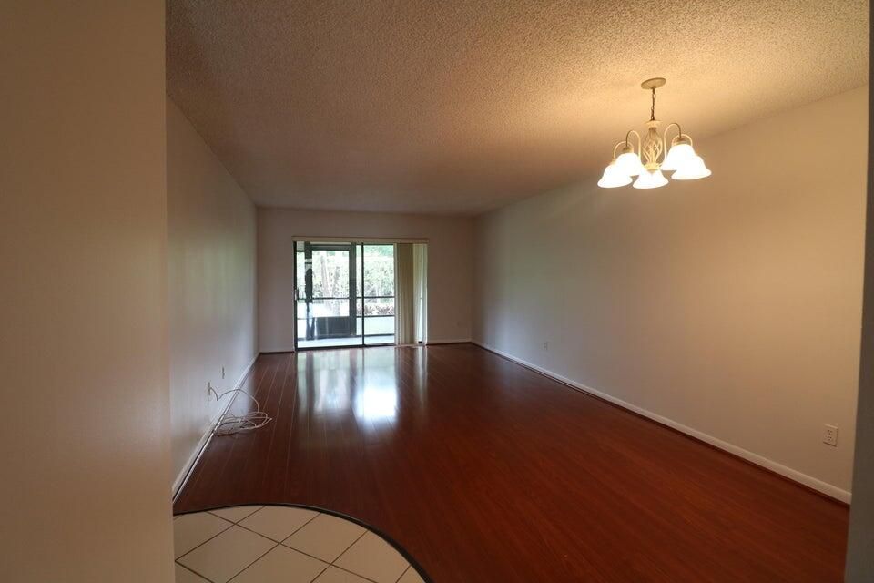 For Sale: $180,000 (2 beds, 2 baths, 1360 Square Feet)