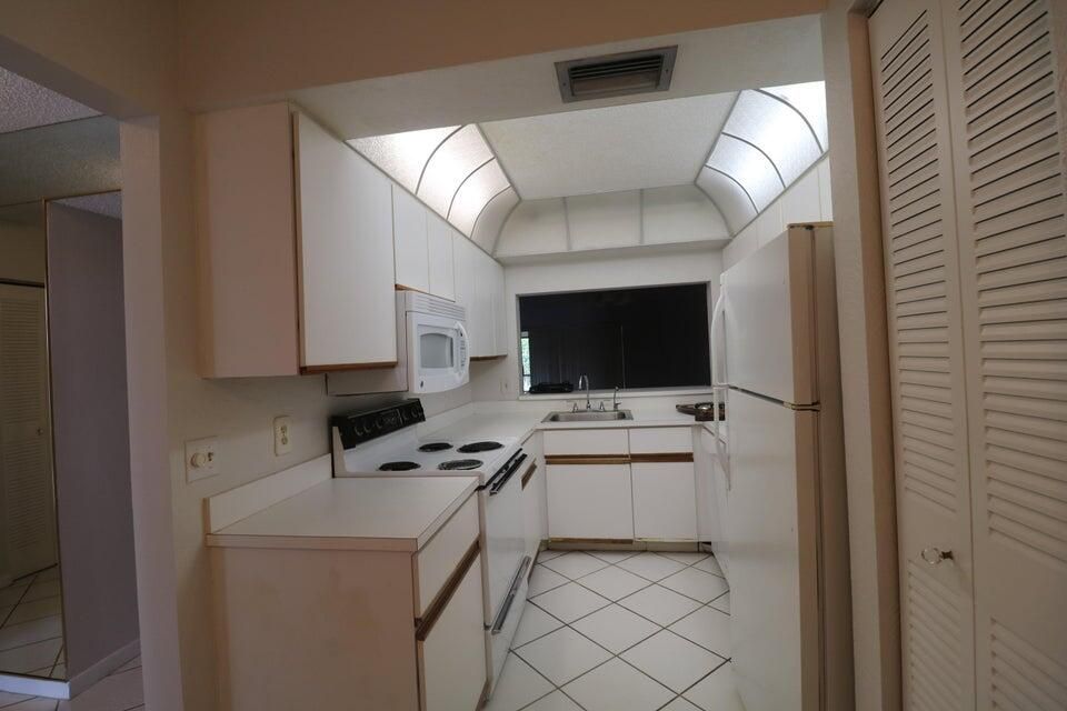 For Sale: $180,000 (2 beds, 2 baths, 1360 Square Feet)