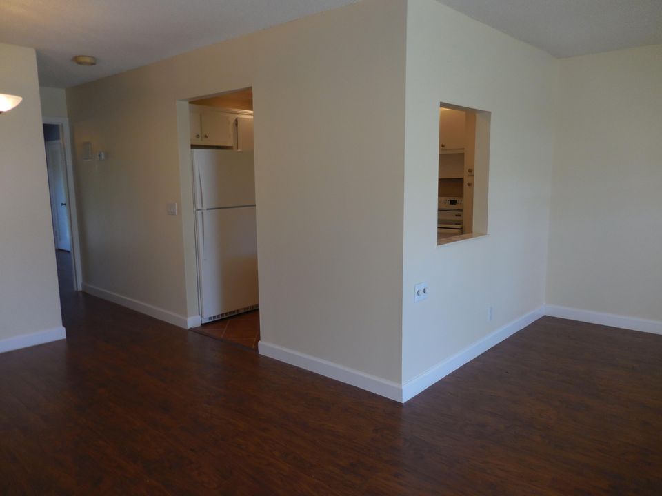 For Sale: $174,000 (1 beds, 1 baths, 821 Square Feet)