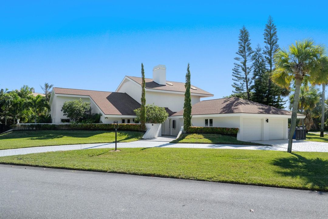 For Sale: $2,200,000 (3 beds, 3 baths, 4142 Square Feet)