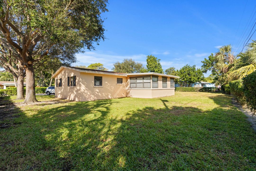 Active With Contract: $625,000 (3 beds, 2 baths, 1410 Square Feet)