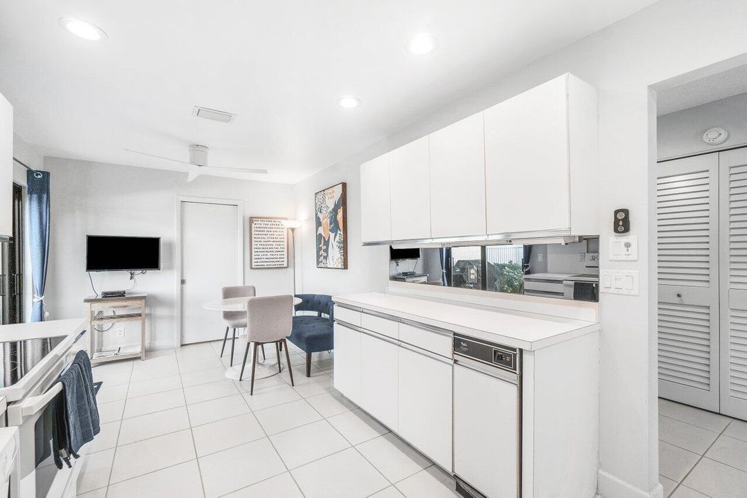 For Sale: $439,000 (2 beds, 2 baths, 1734 Square Feet)