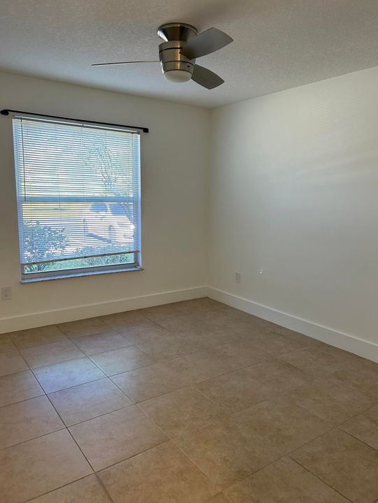 For Rent: $2,300 (2 beds, 2 baths, 889 Square Feet)