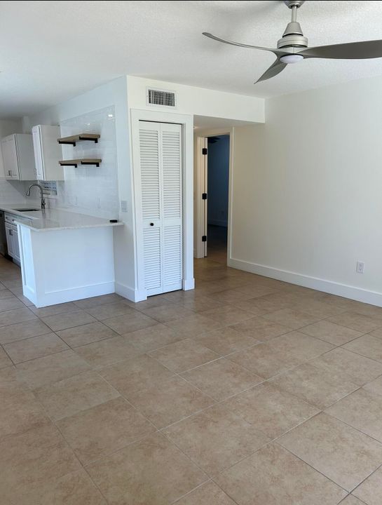 For Rent: $2,300 (2 beds, 2 baths, 889 Square Feet)