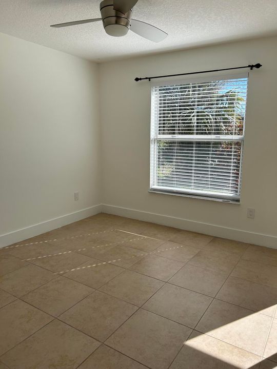 For Rent: $2,300 (2 beds, 2 baths, 889 Square Feet)