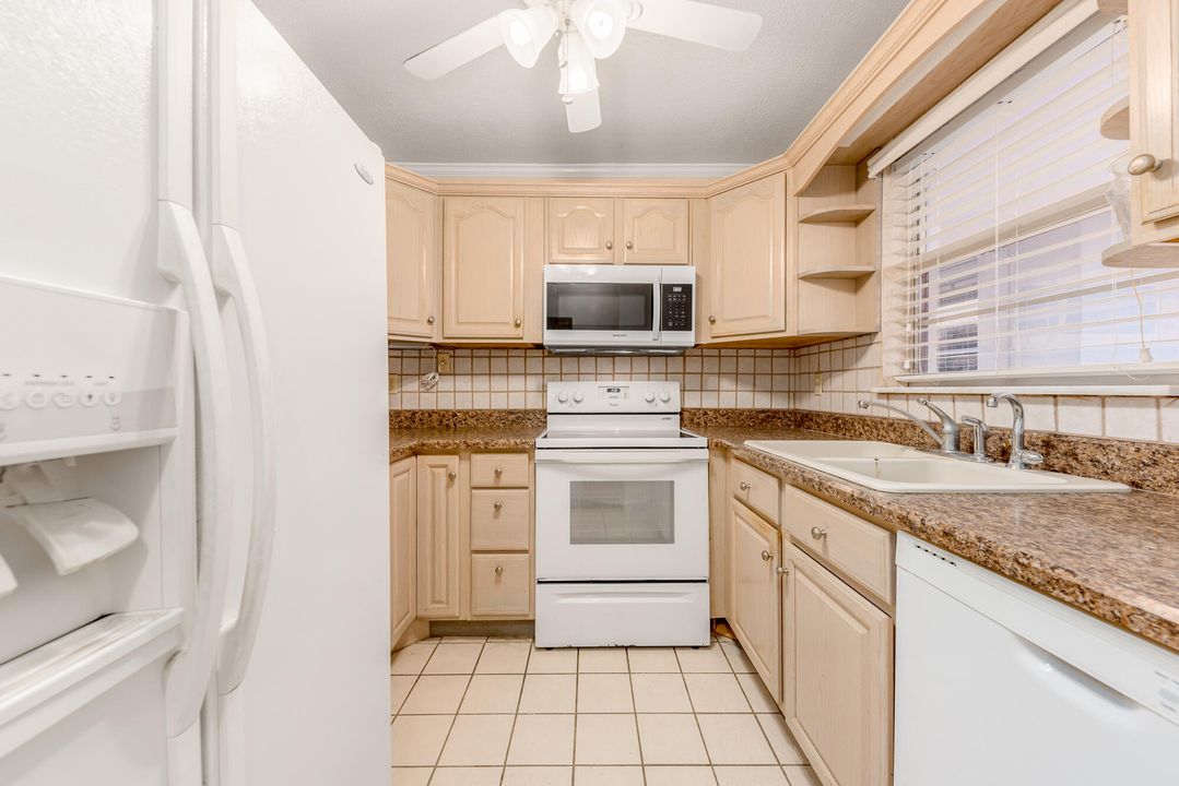 For Sale: $157,000 (2 beds, 2 baths, 1233 Square Feet)