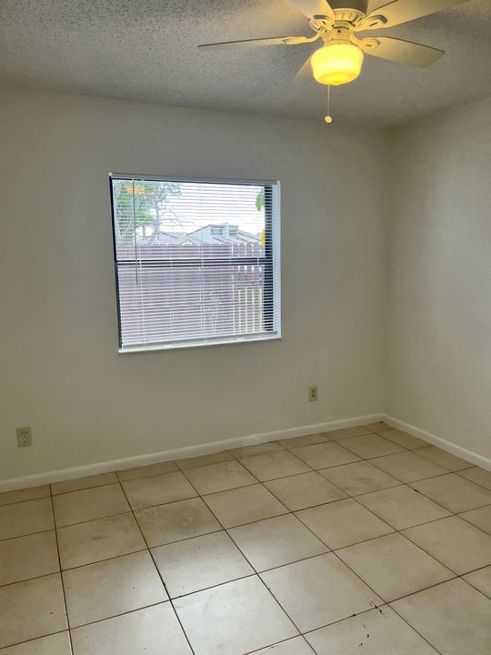 For Sale: $269,000 (2 beds, 2 baths, 1073 Square Feet)