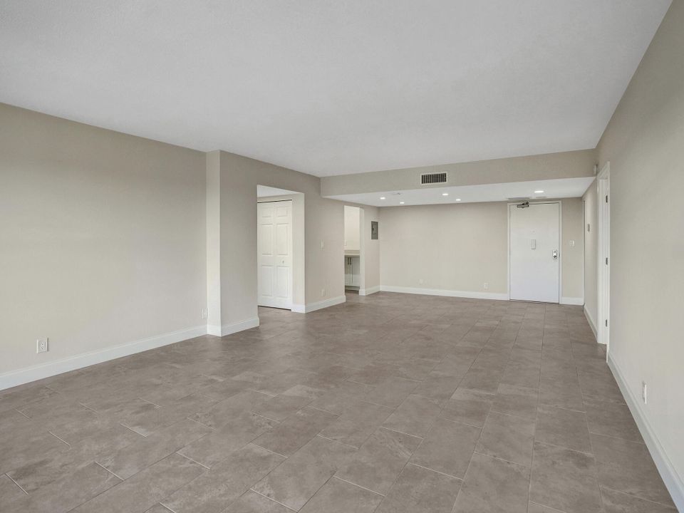 For Sale: $187,500 (2 beds, 2 baths, 1250 Square Feet)