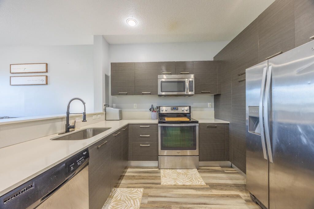 For Sale: $335,000 (2 beds, 2 baths, 1120 Square Feet)