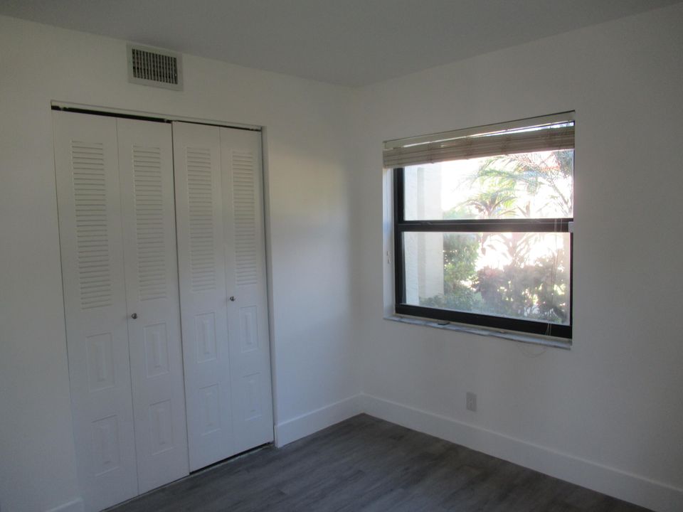 Active With Contract: $2,000 (2 beds, 2 baths, 958 Square Feet)