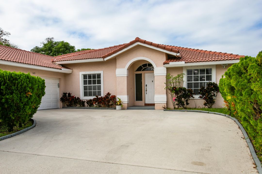 For Sale: $575,000 (3 beds, 2 baths, 2001 Square Feet)