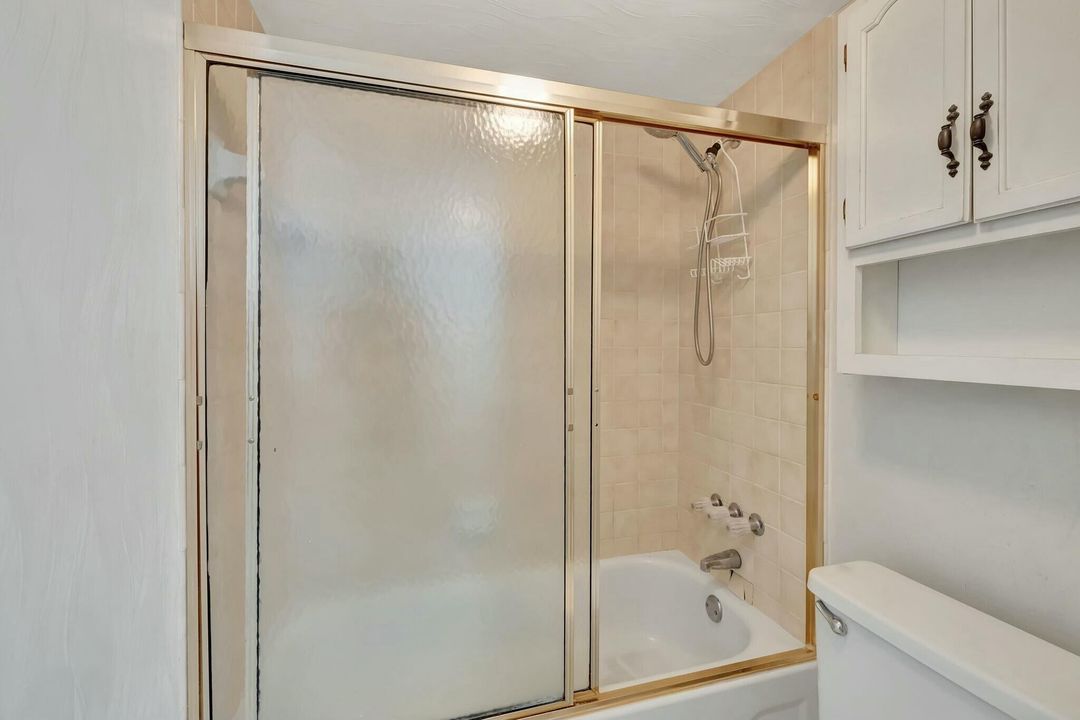 For Sale: $139,900 (2 beds, 2 baths, 1075 Square Feet)