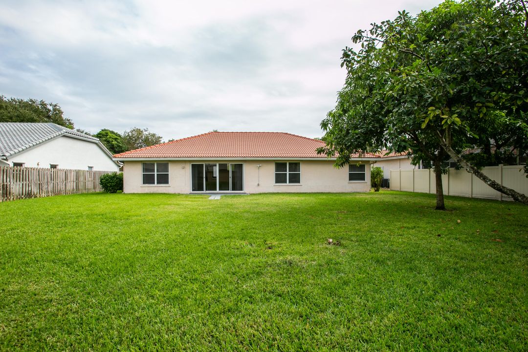 For Sale: $575,000 (3 beds, 2 baths, 2001 Square Feet)