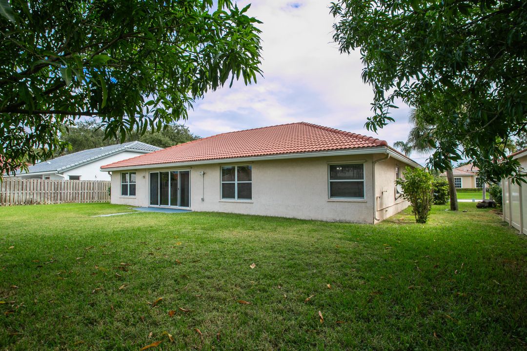 For Sale: $575,000 (3 beds, 2 baths, 2001 Square Feet)