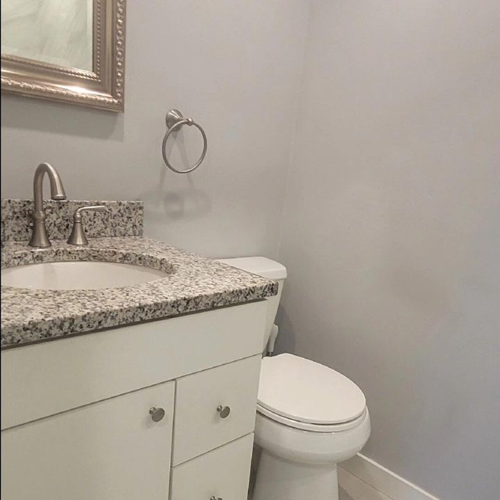 Active With Contract: $2,400 (2 beds, 2 baths, 900 Square Feet)