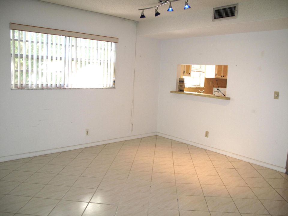 For Sale: $189,000 (2 beds, 2 baths, 1080 Square Feet)