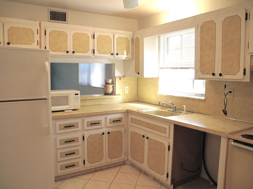 For Sale: $189,000 (2 beds, 2 baths, 1080 Square Feet)