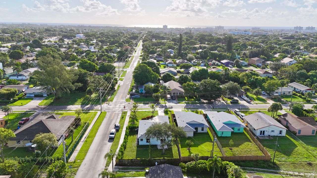 For Sale: $699,000 (3 beds, 2 baths, 1507 Square Feet)