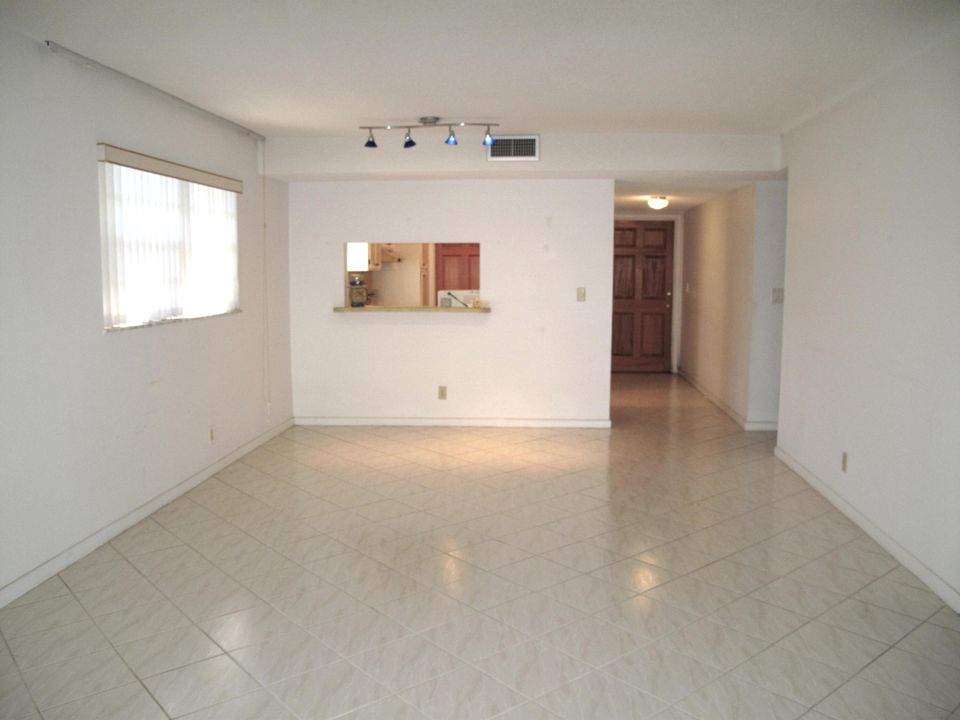 For Sale: $189,000 (2 beds, 2 baths, 1080 Square Feet)