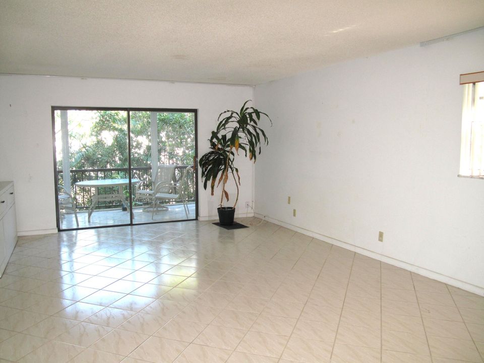 For Sale: $189,000 (2 beds, 2 baths, 1080 Square Feet)