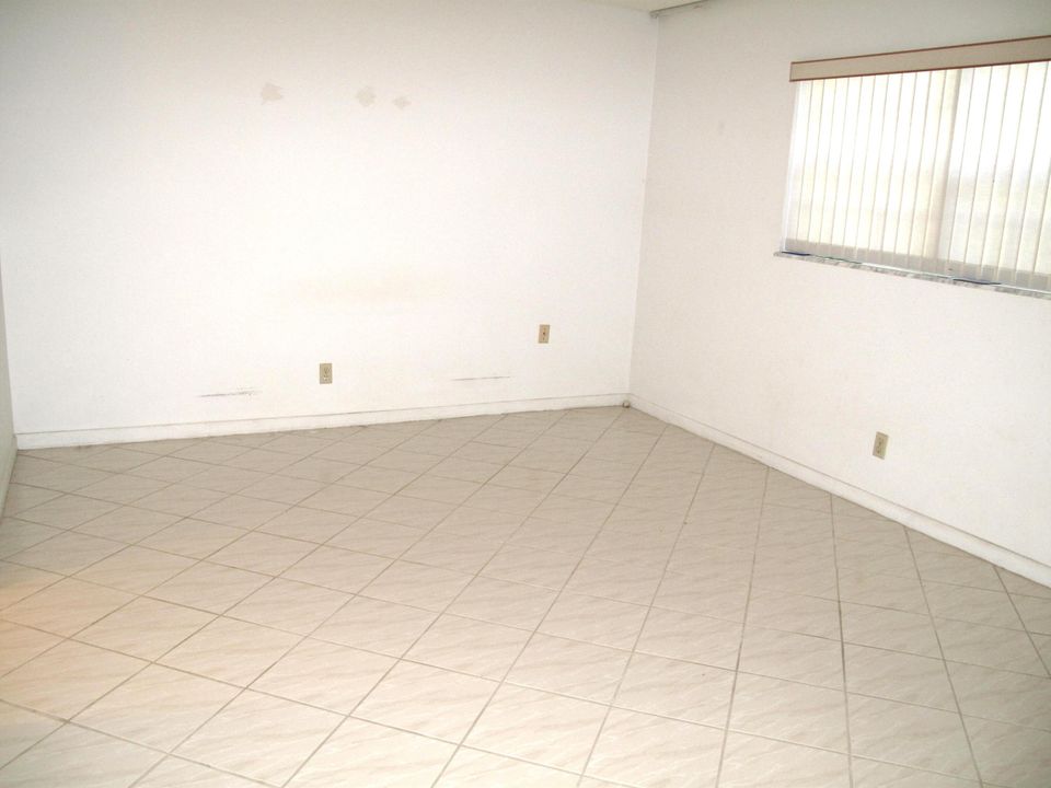 For Sale: $189,000 (2 beds, 2 baths, 1080 Square Feet)