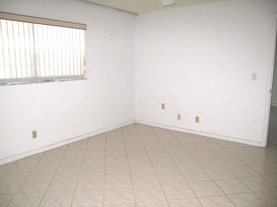 For Sale: $189,000 (2 beds, 2 baths, 1080 Square Feet)