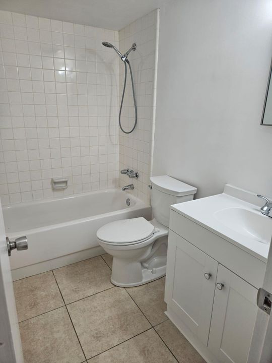 For Sale: $299,000 (2 beds, 2 baths, 938 Square Feet)