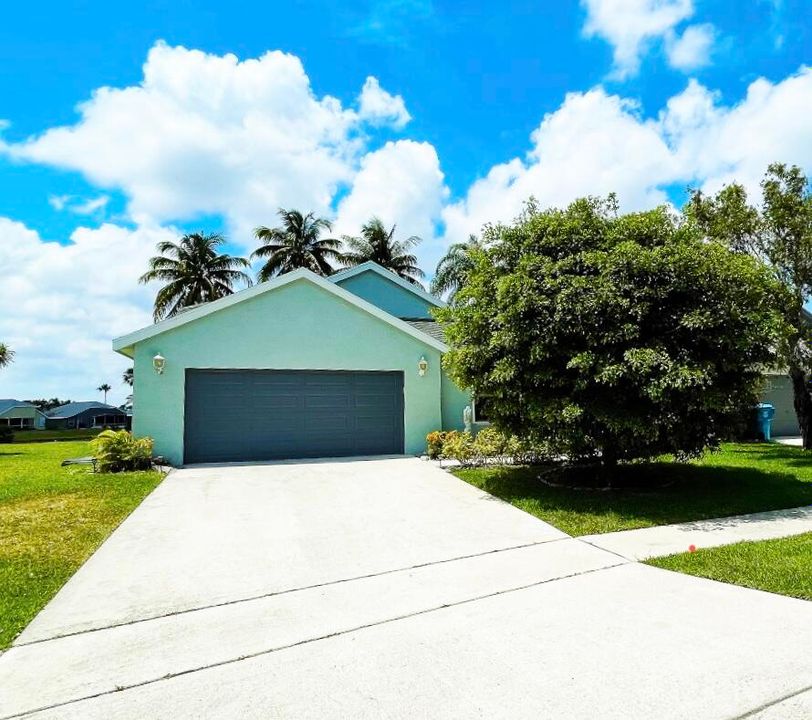 For Sale: $460,000 (3 beds, 2 baths, 1245 Square Feet)