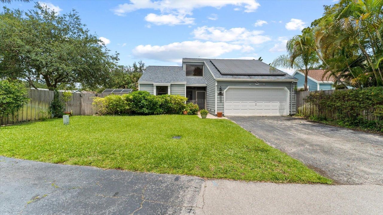 For Sale: $559,000 (3 beds, 2 baths, 1377 Square Feet)