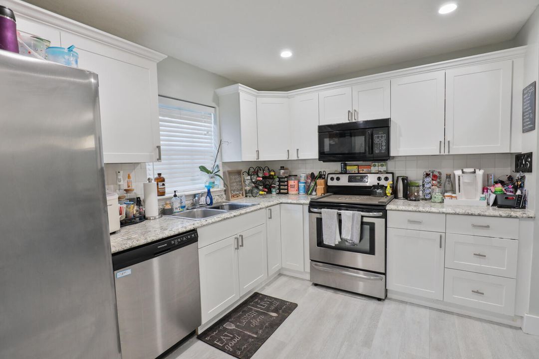 For Sale: $225,000 (2 beds, 2 baths, 1328 Square Feet)