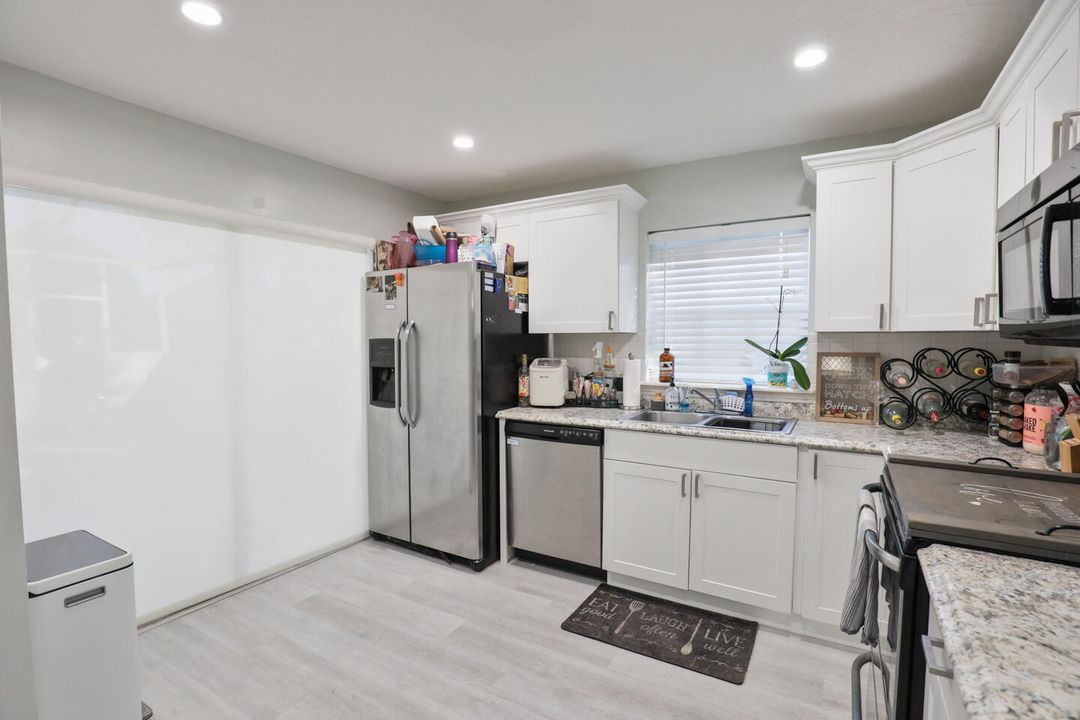 For Sale: $225,000 (2 beds, 2 baths, 1328 Square Feet)