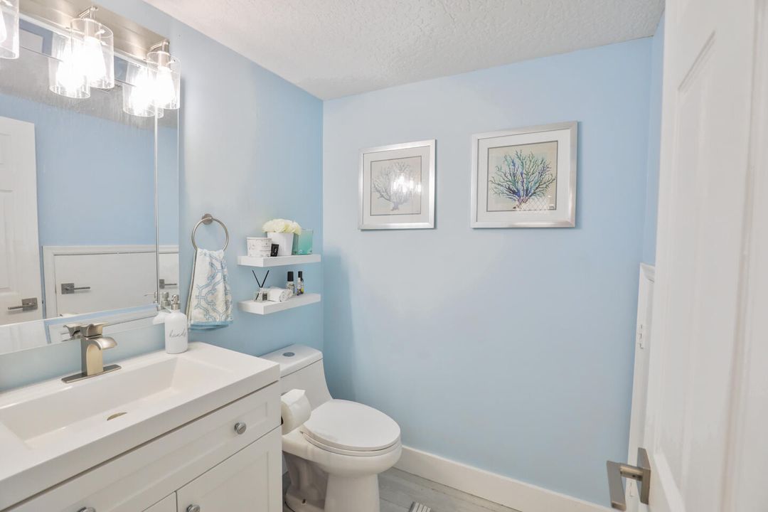 For Sale: $225,000 (2 beds, 2 baths, 1328 Square Feet)