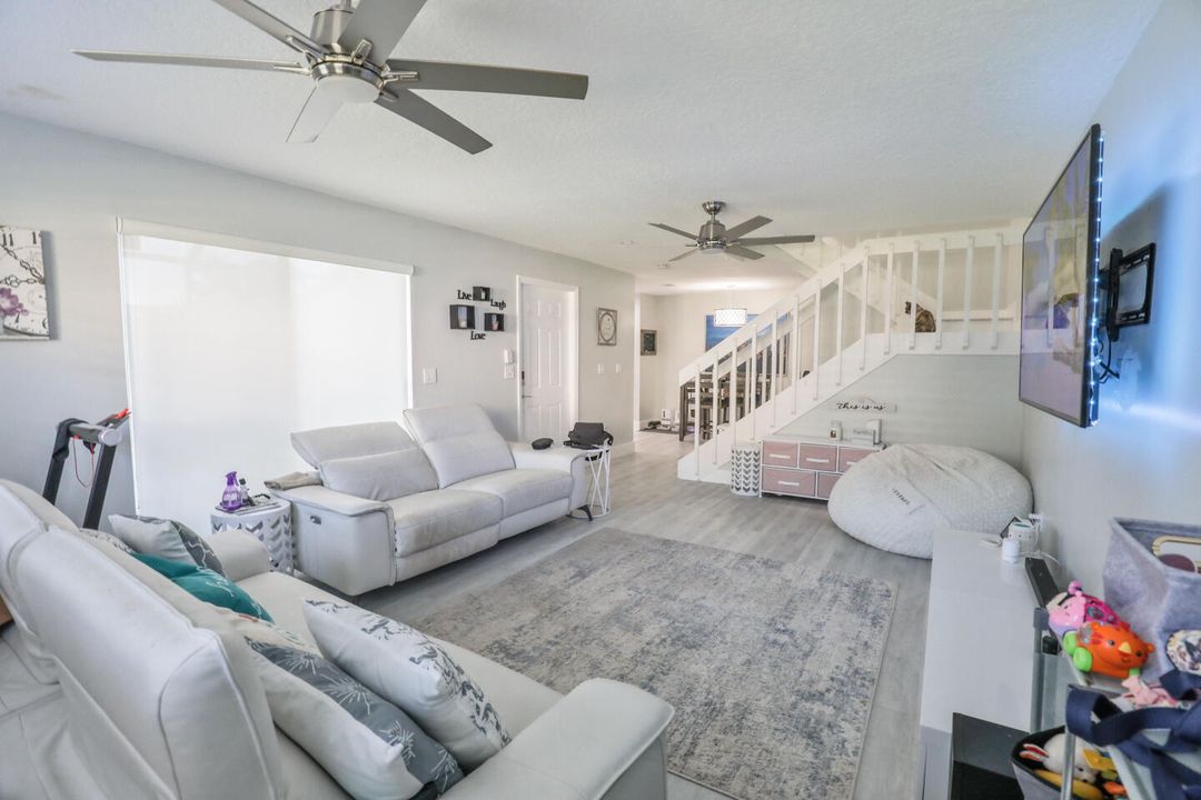 For Sale: $225,000 (2 beds, 2 baths, 1328 Square Feet)