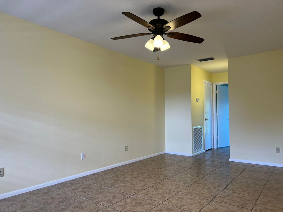 Active With Contract: $1,350 (1 beds, 1 baths, 800 Square Feet)